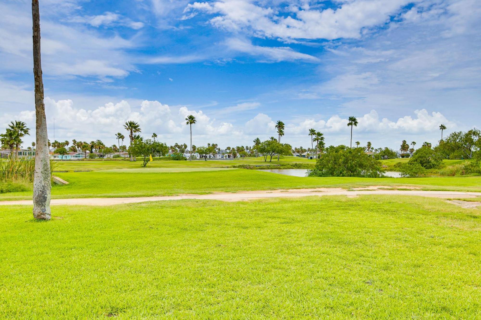 Sunny Port Isabel Golf Retreat, 5 Mi To Beaches!ヴィラ エクステリア 写真